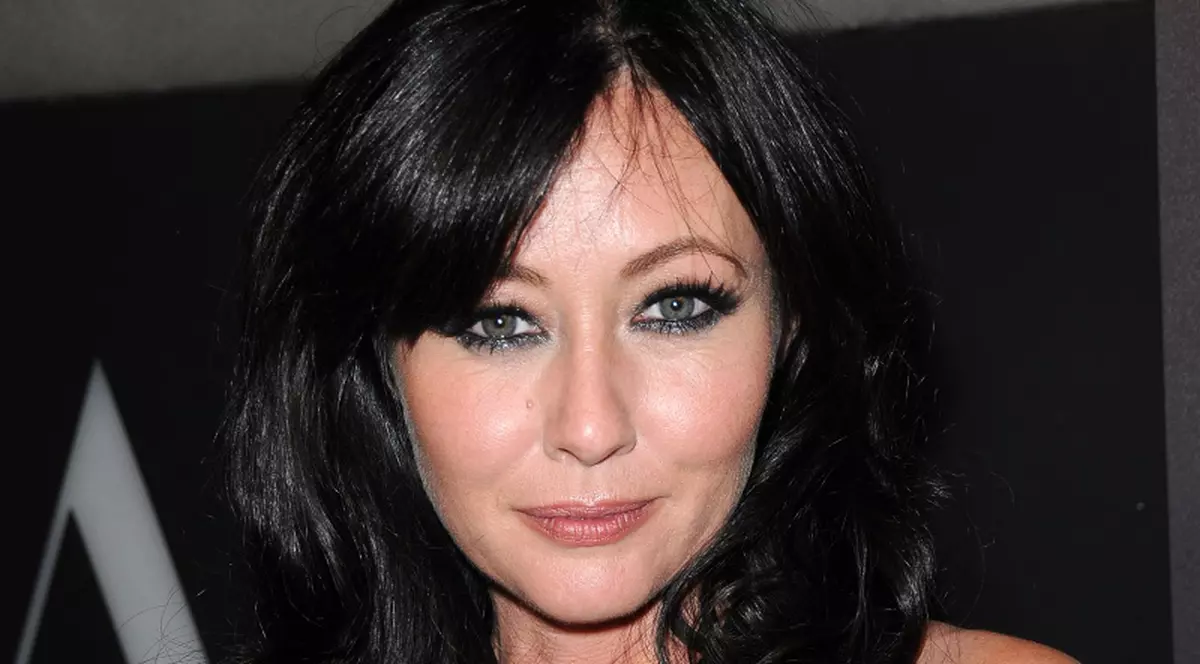 Actrița Shannen Doherty din ''Beverly Hills 90210'' confirmă că tumoarea de care suferă s-a extins