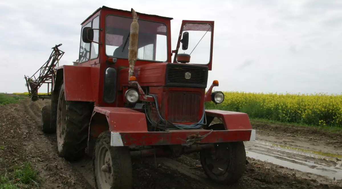 Un copil a murit strivit de un tractor