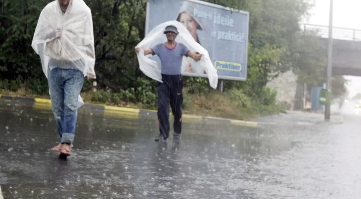 Jumătate din oraşul Bistriţa a rămas fără curent după o furtună puternică