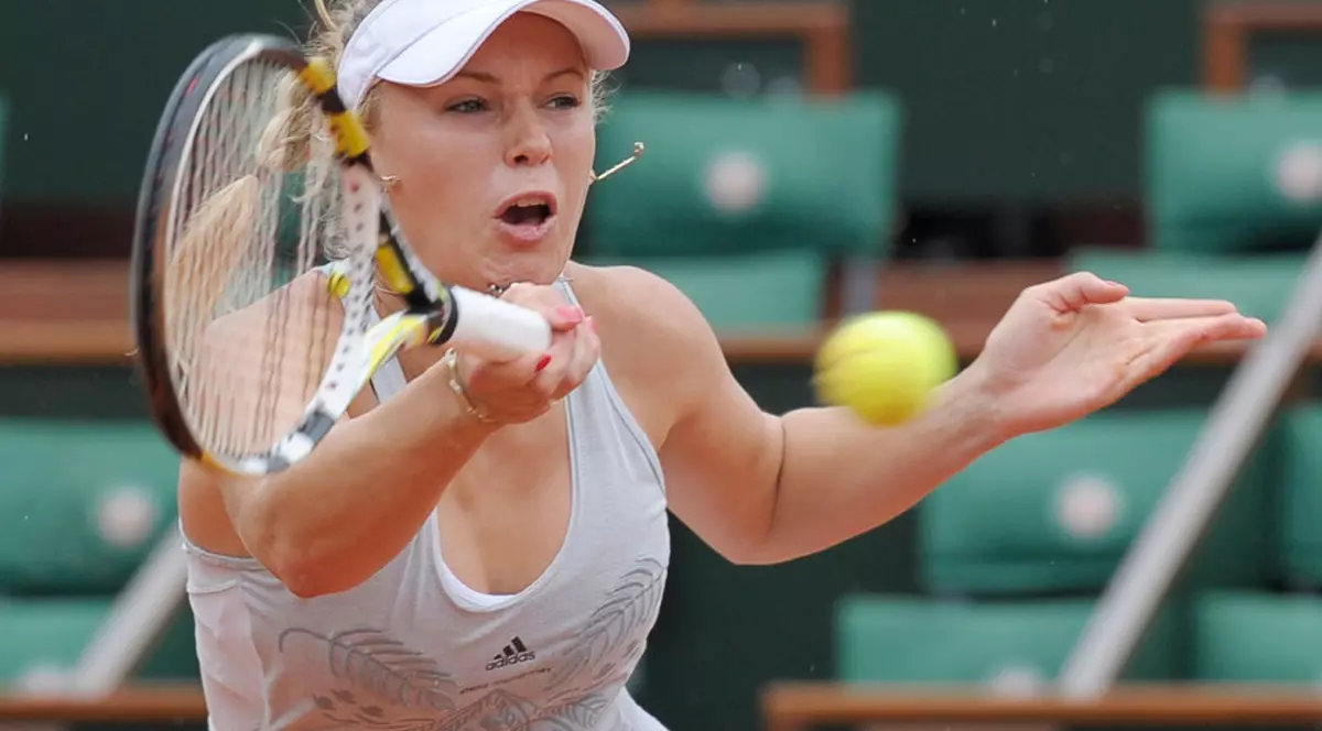 Wozniacki, prietena Soranei Cîrstea, mănâncă fotbal pe pâine