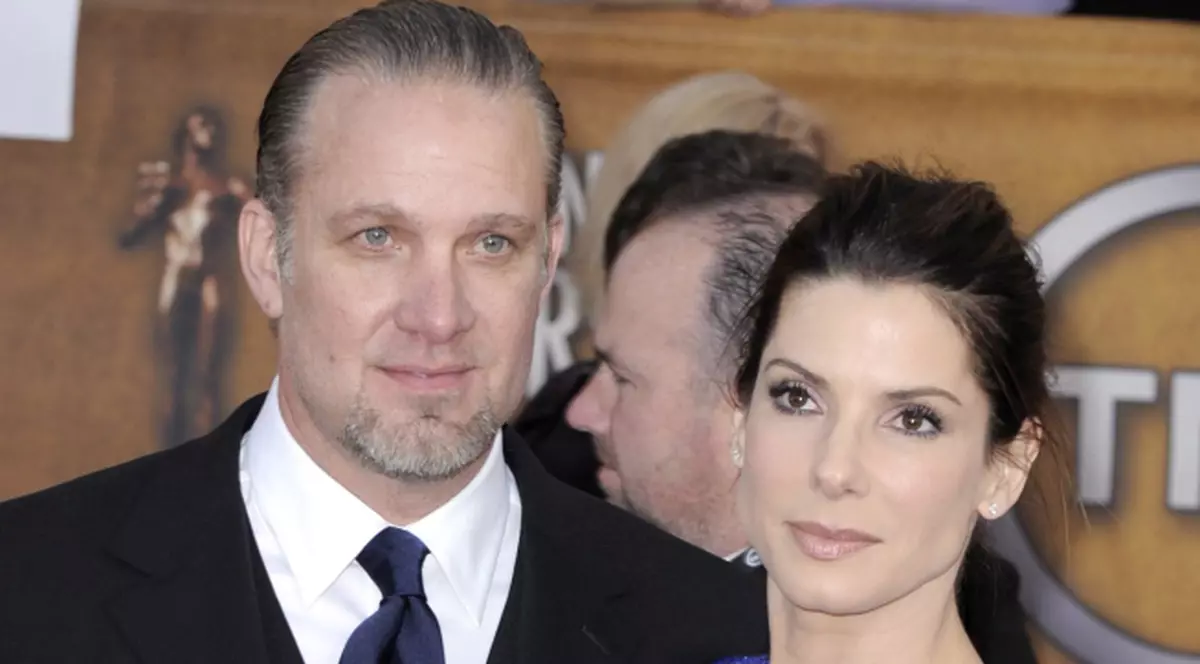 Sandra Bullock vorbeşte din nou cu Jesse James