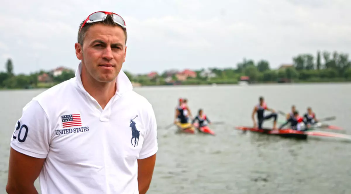Claudiu Ciur e şef peste canoea americană