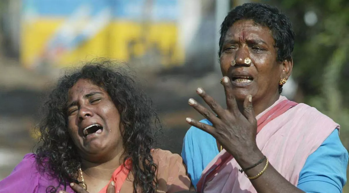 Indiencele se întrec în cadrul unui concurs de plâns