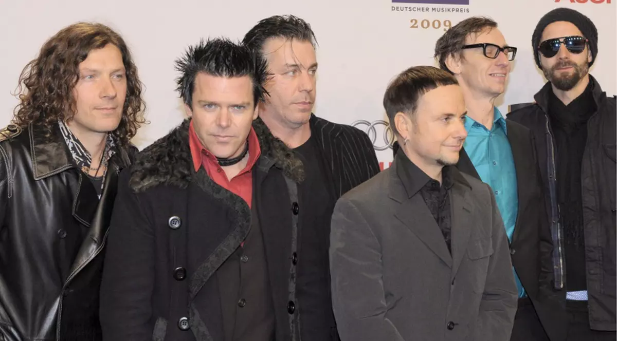 EXCLUSIV! Rammstein, dezmăţ la Bucureşti cu 20 de viagra şi "două dube" de femei