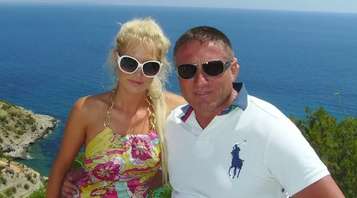 Simona Sensual: "Mi-am lăsat verigheta în geantă că mă strânge"