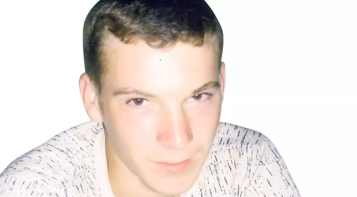 Mama hackerului care a terminat 2 clase: «I-am luat calculatorul pe datorie»