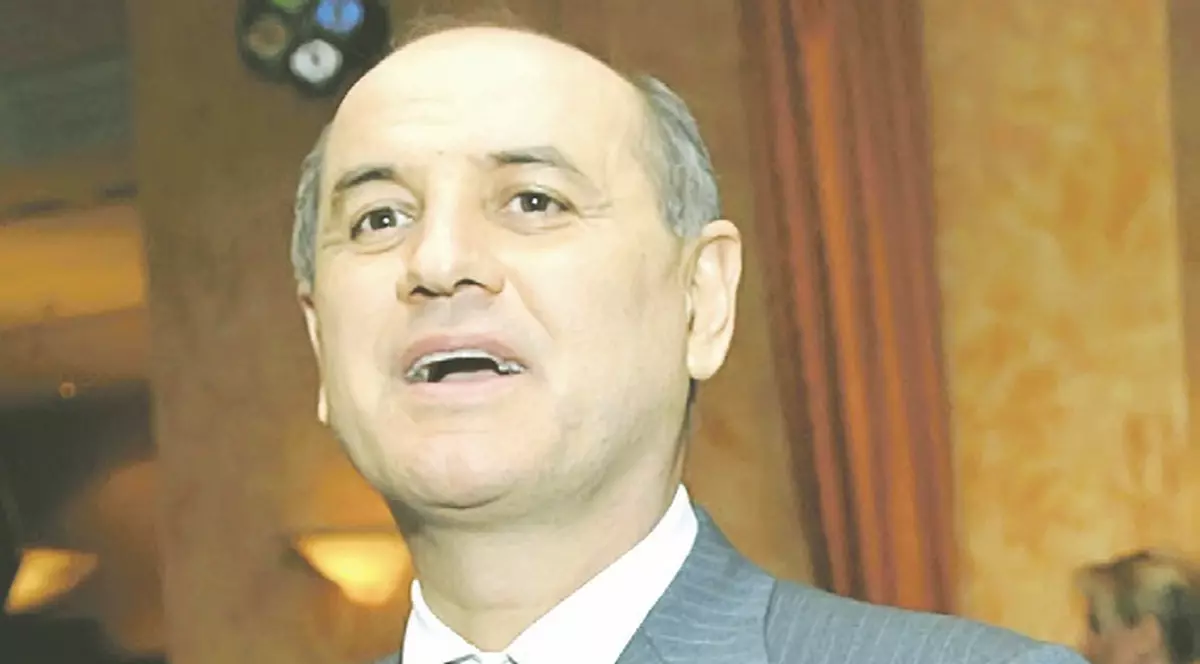 Copos lucrează la buget