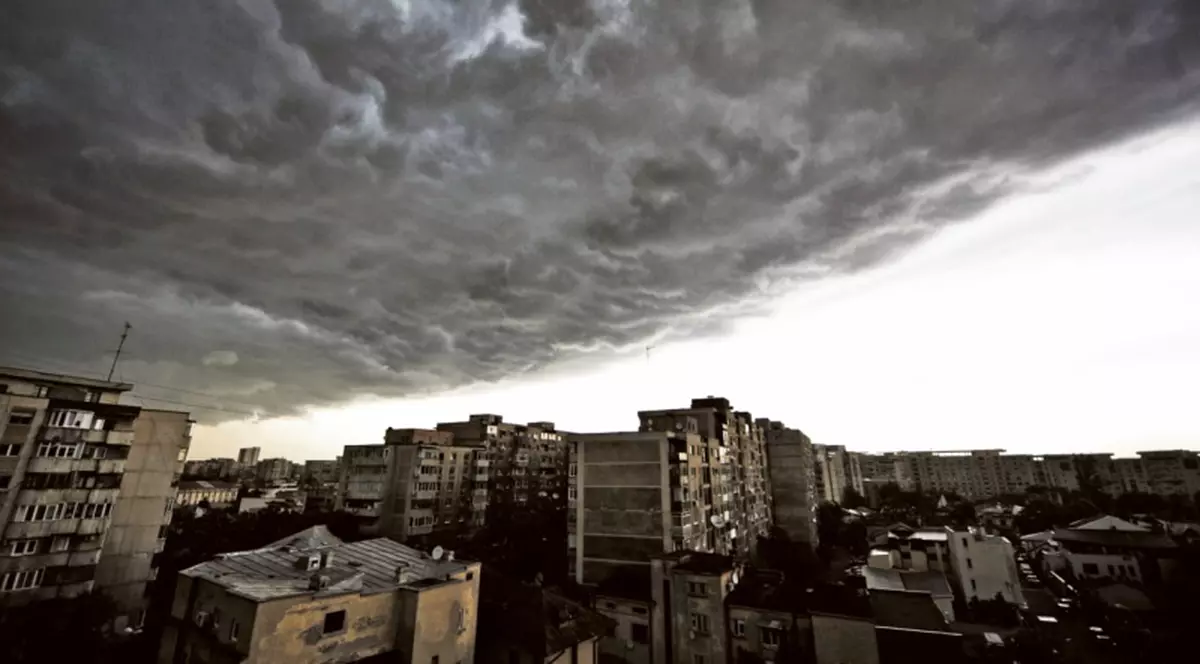 Avertizare de cod galben de furtună în Bucureşti