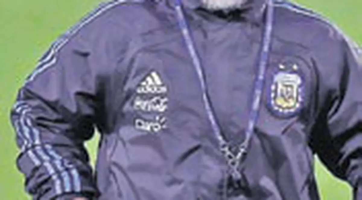 E frig în Africa de Sud! Maradona poartă fes!