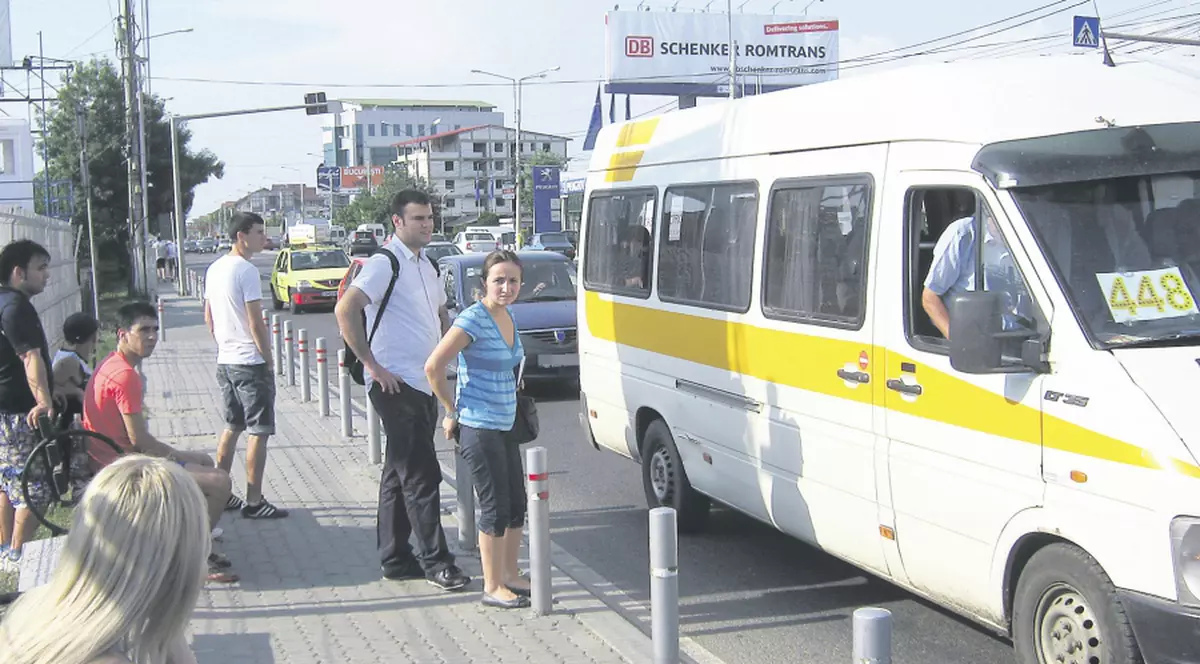 Autobuzele preorăşeneşti n-au mai ieşit pe trasee - Cu microbuzele e jale
