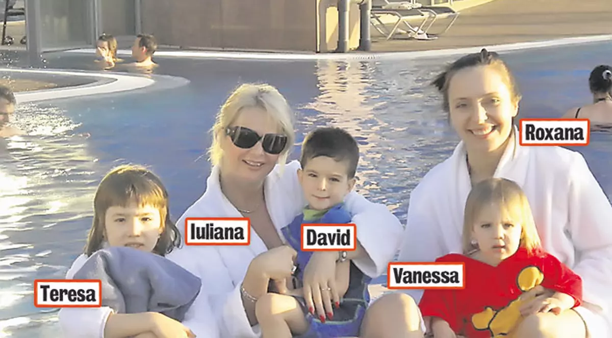 Iuliana Marciuc şi Roxana Iliescu şi-au dus copiii la Aquaworld, în Budapesta