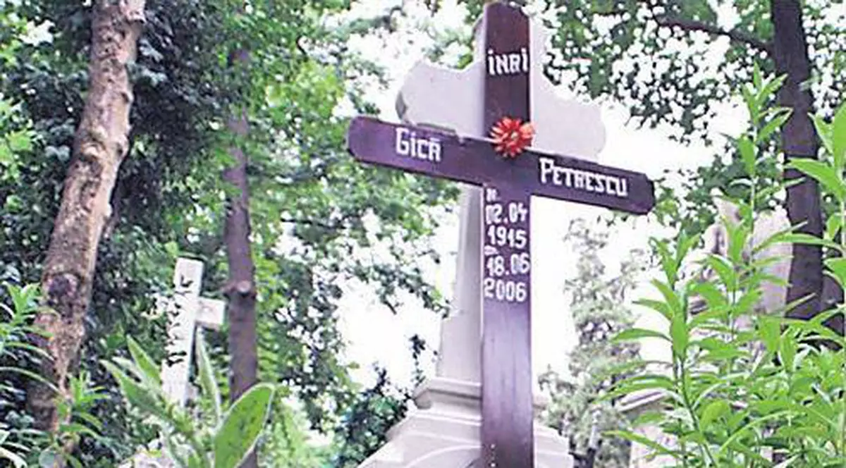 "Şi acum îl mai aştept pe Gică Petrescu la restaurant"