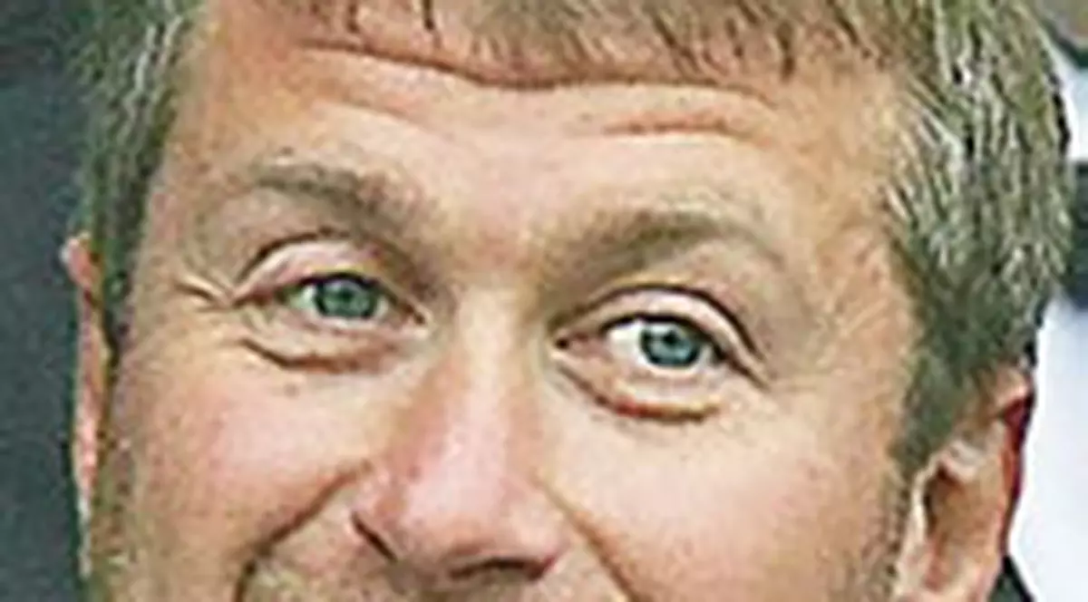 Mutu în genunchi la Abramovici