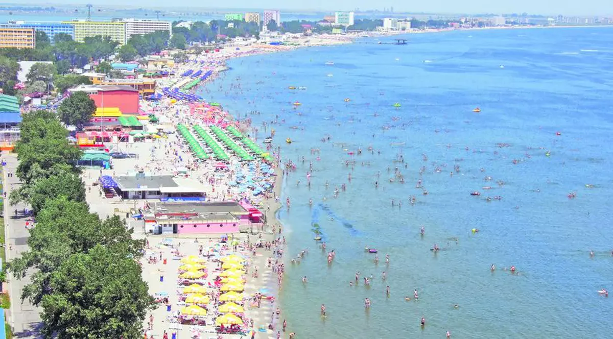 Chiar dacă sunt nemulţumiţi de condiţiile de pe Litoral, românii au devenit patrioţi: «Tot la noi e mai frumos!»