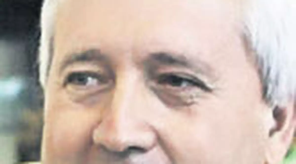 Persoanele aflate miercuri seară în Aeroportul Otopeni au dat nas în nas cu preşedintele Traian Băsescu: "«Salut! Hă, hă, hă! Am zburat bine!»"