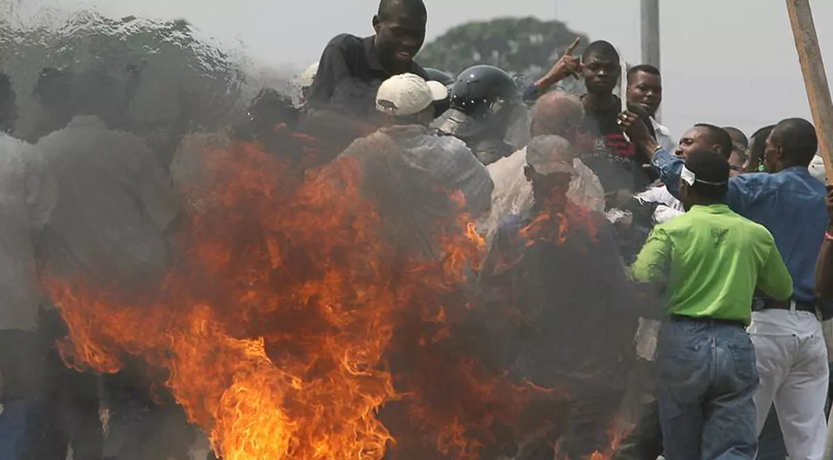 Cel puţin 220 de morţi după explozia unei cisterne petroliere, în Congo