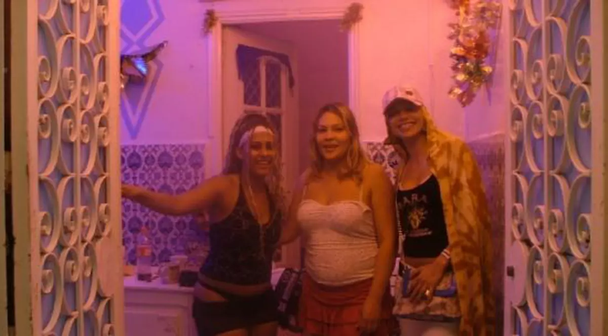 Laura Andreşan, alături de două prostituate, pe străzile din Tunisia