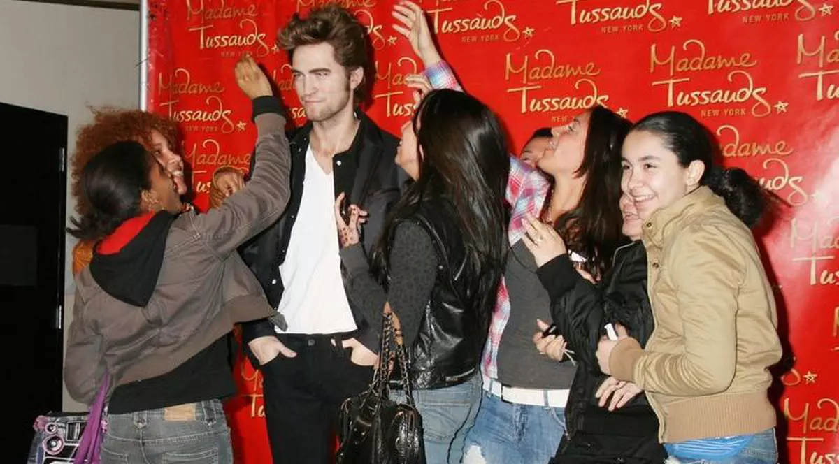 Statuia lui Pattinson, cea mai sărutată de la Madame Tussauds