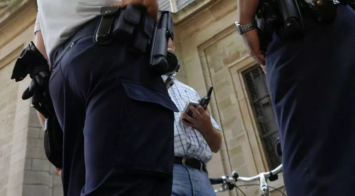 Doi polițiști atacați de un bărbat care a strigat “Allah Akhbar”, la Charleroi. Unul dintre ofițeri este în stare gravă