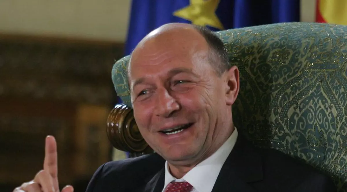 Băsescu, mulţumit de digul de la Dunăre: "Galaţiul nu va fi inundat"