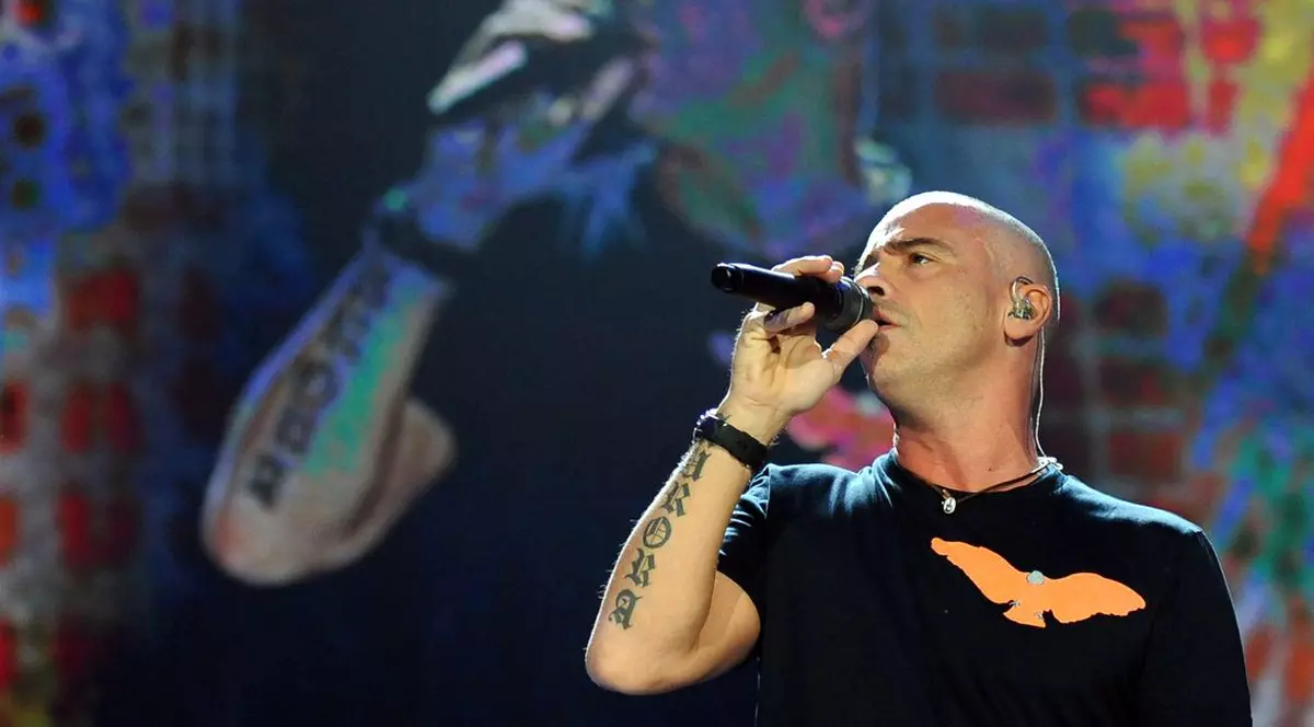 Show plin de pasiune marca Eros Ramazzotti