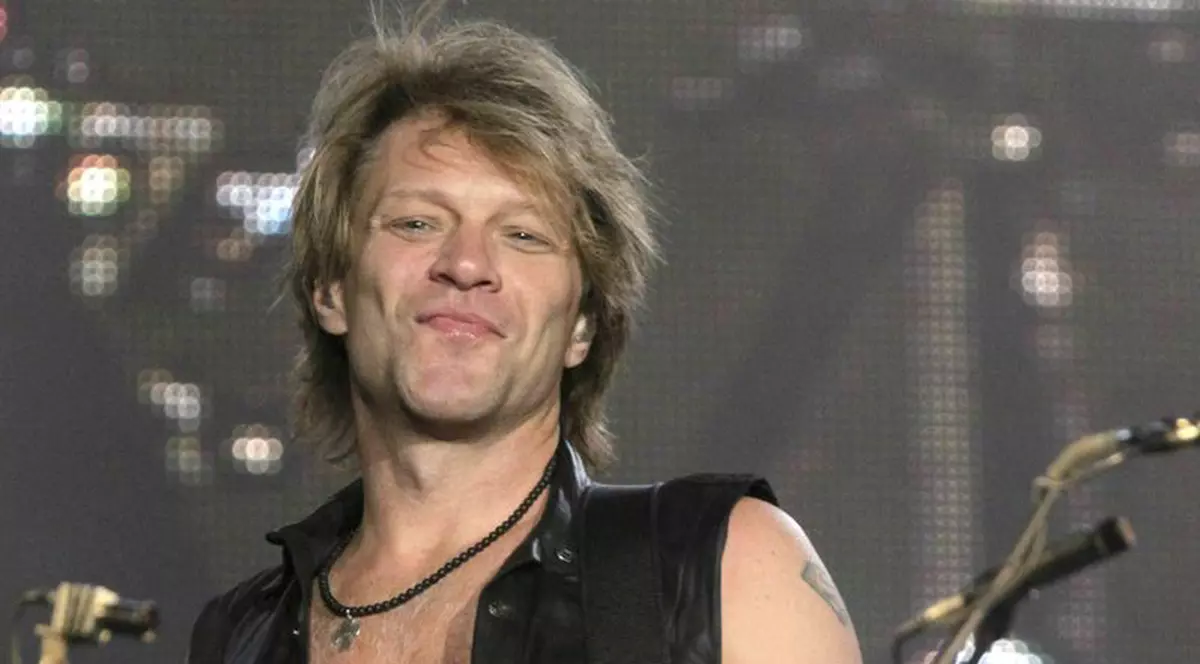 Video | Jon Bon Jovi s-a accidentat în timpul unui concert