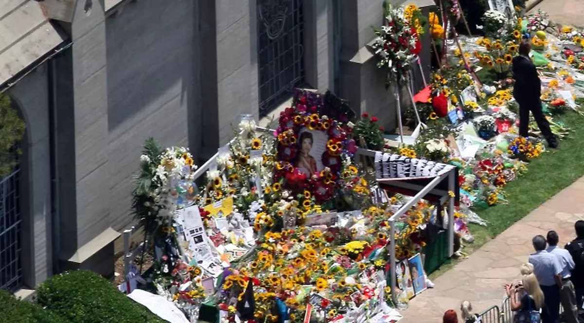 Mormântul lui Michael, vandalizat