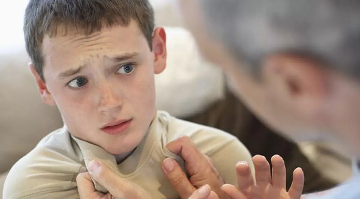 Cum se comportă un tată autoritar şi ce ar trebui să schimbe