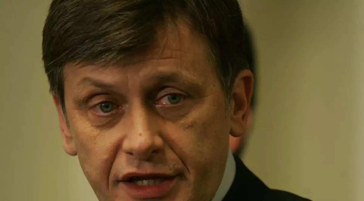 Crin Antonescu: "Boc nu are un gând serios privind eliminarea impozitului minim"
