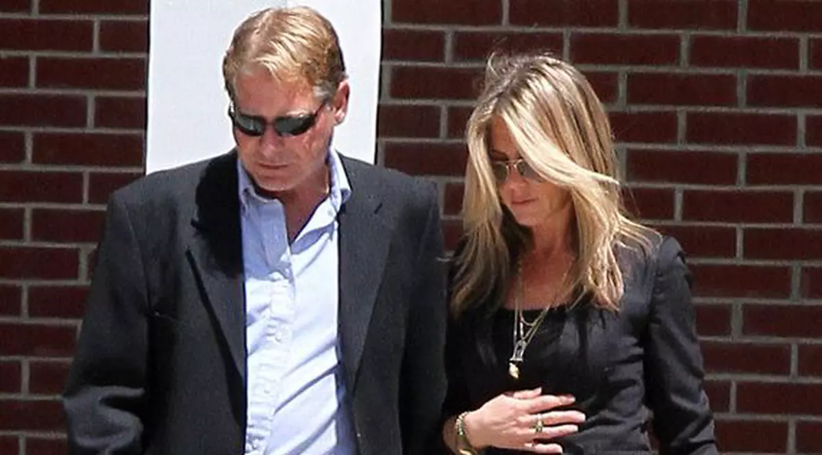 Jennifer Aniston, agresată de un admirator fanatic