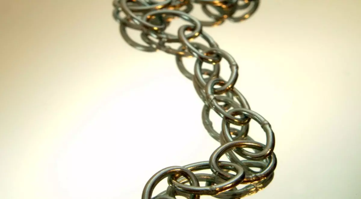 Şi-a ţinut fiul în lanţuri timp de 6 ani