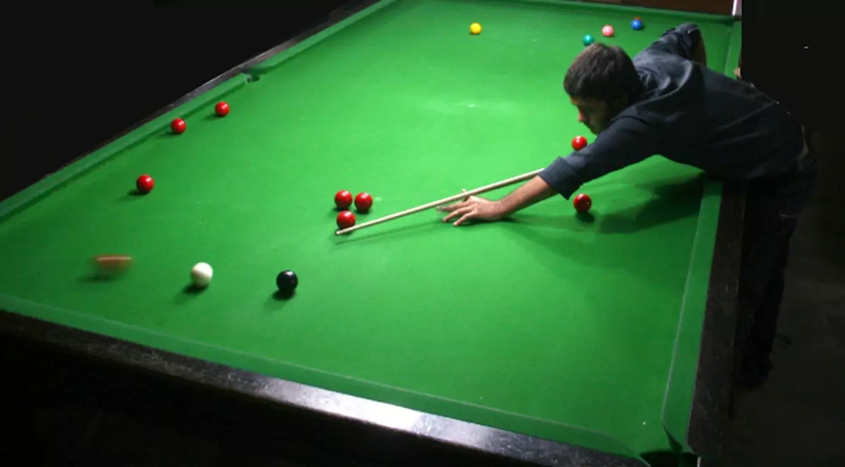 Legenda snookerului, Alex 'Hurricane' Higgins, a încetat din viaţă