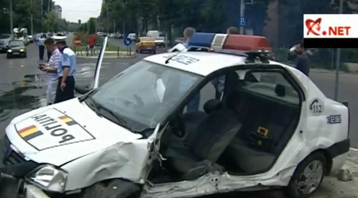 7 persoane au ajuns la Urgenţă pentru că o maşină a poliţiei nu a acordat prioritate 