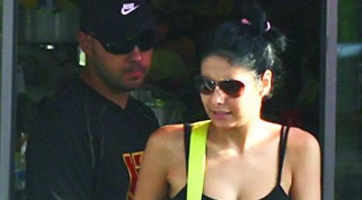 Mitoşeru şi iubita îşi fac tatuaje identice