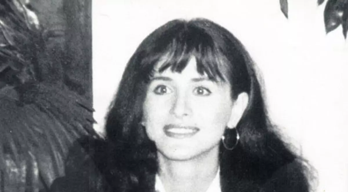 Fata cu părul de foc credea că «iubirea mută stelele»