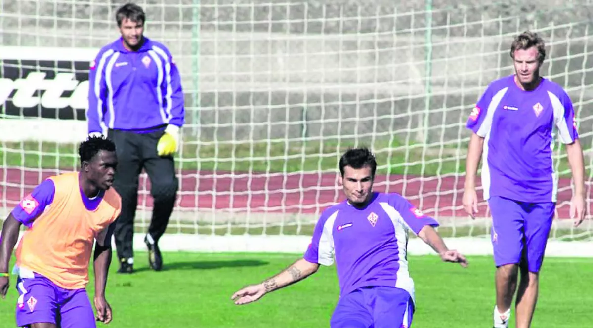 Mutu joacă fundaş!