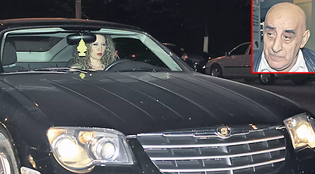 Oana Lis a venit singură la mare. Viorel ştie?