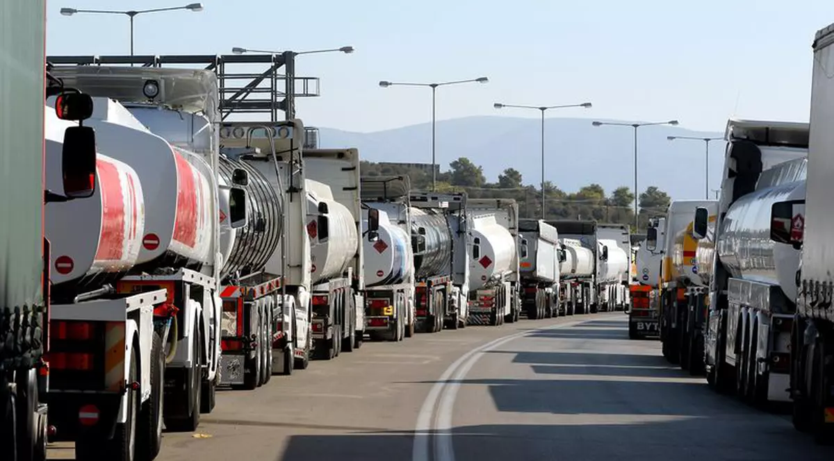 Transportatorii anunţă că măresc tarifele cu 20%, ceea ce va duce la majorarea preţurilor tuturor bunurilor de consum