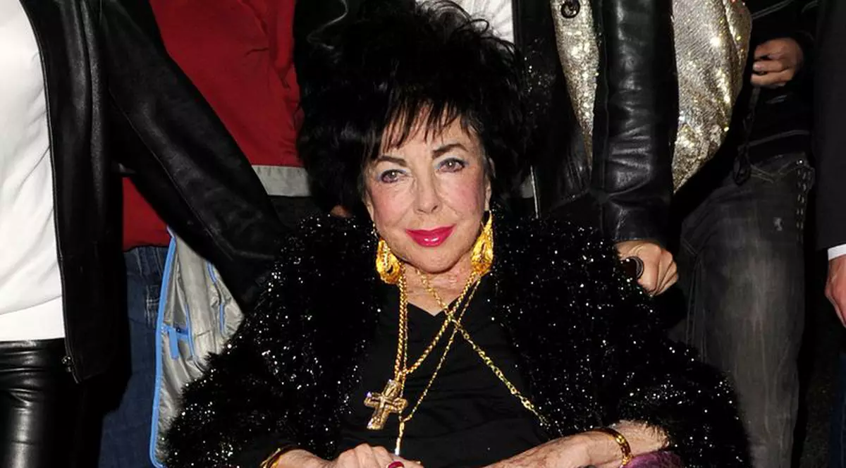 Liz Taylor va purta un turban ornat cu diamante de 3 milioane $