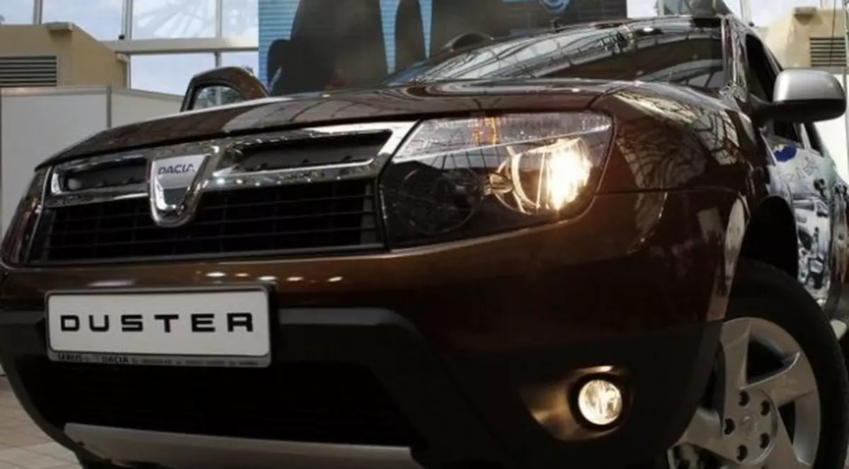 Un posesor de BMW a furat o Dacia Duster din show-room