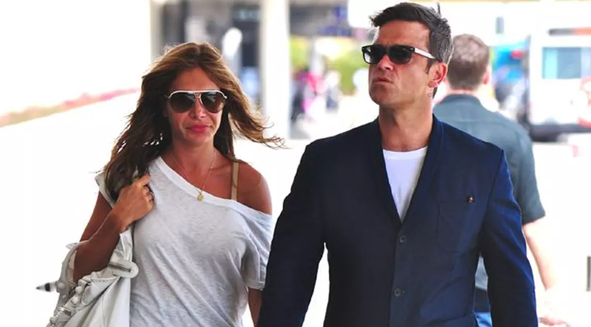 Proaspăt căsătorit, Robbie Williams locuieşte cu soacra