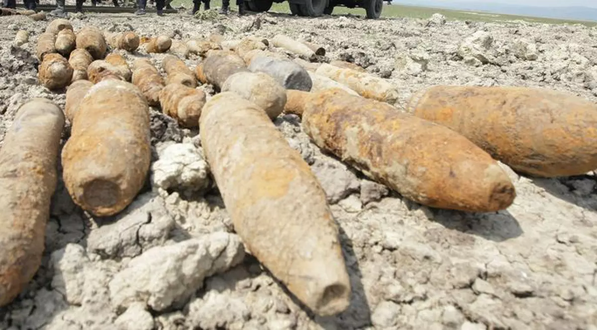 Zece bombe de artilerie, descoperite la fundaţia unei case în Brăila
