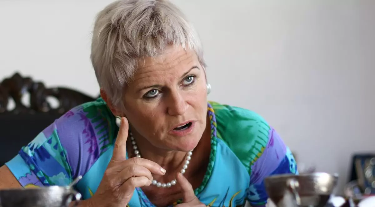 Monica Tatoiu se plânge că are un soţ radical: "Îl traumatizează pe fiul nostru"