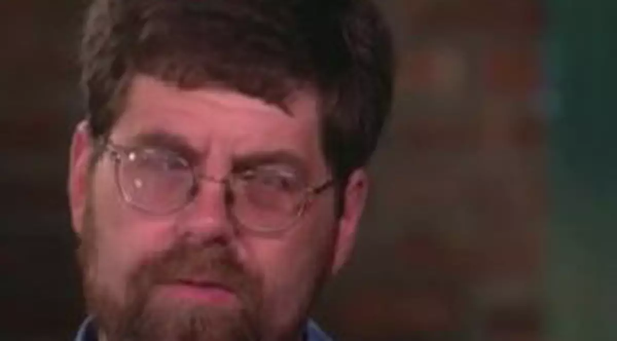 Video | Un american paralizează de fiecare dată când se emoţionează sau îndrăgosteşte