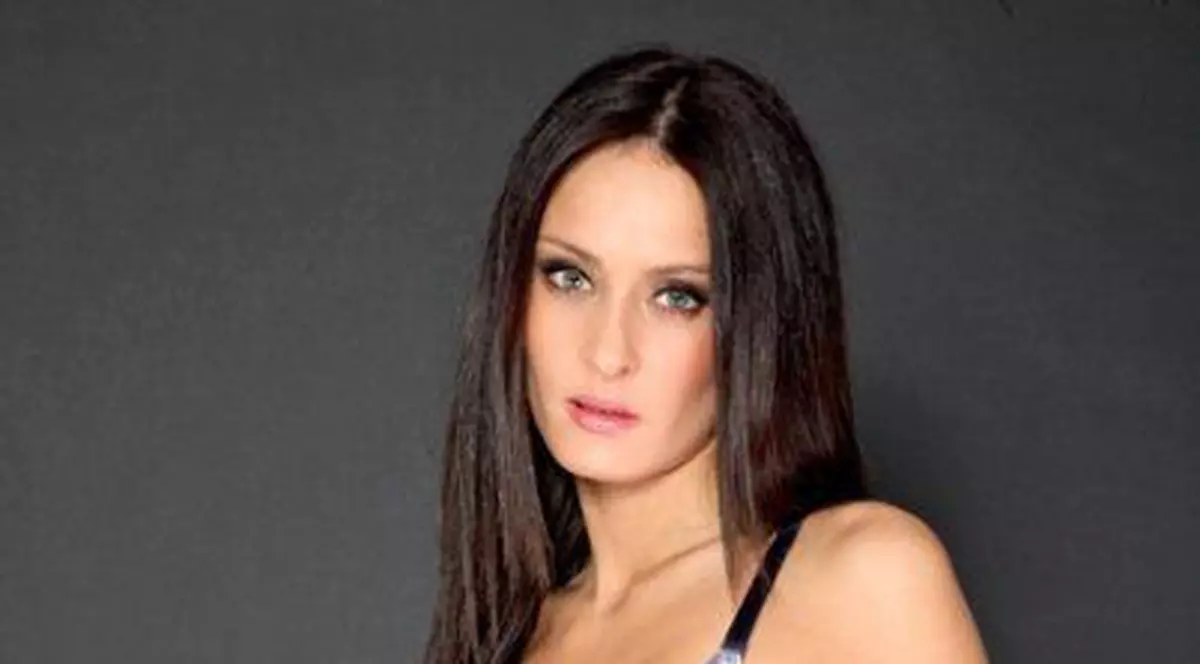 Video | Adrian Pescariu a sărit cu cârnatul pe Andreea Tivadar
