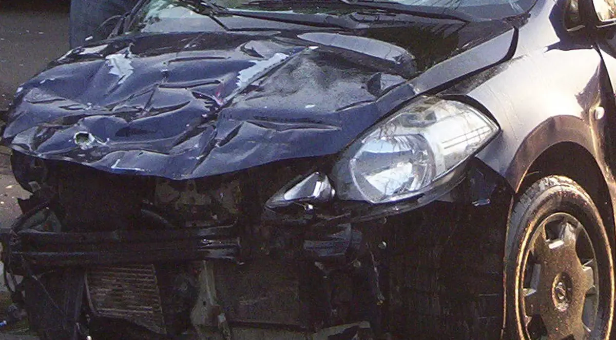 Cinci nuntaşi au fost loviţi în plin de un autoturism 