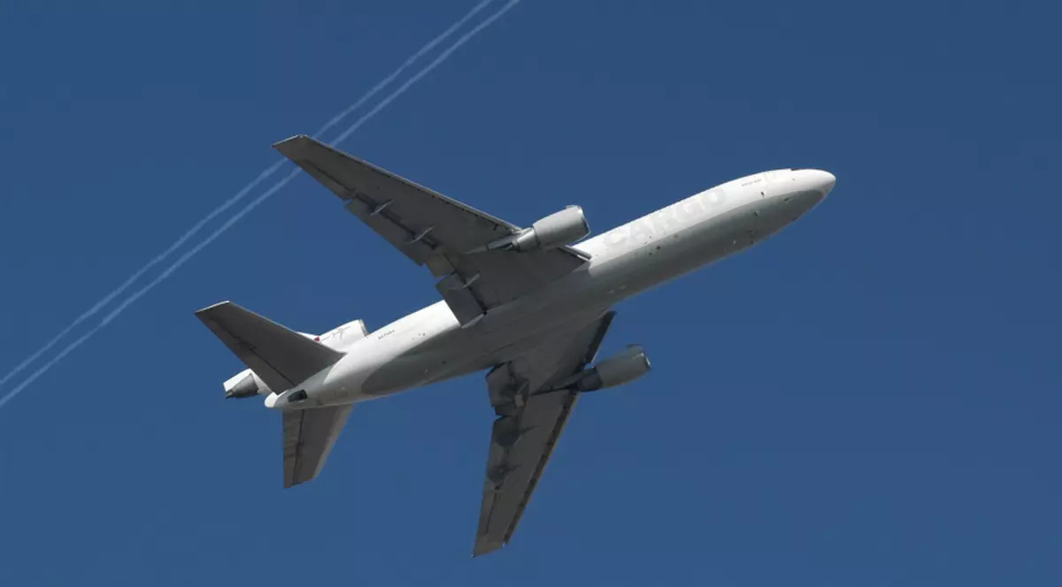 Un avion cu 15 persoane la bord s-a prăbuşit lângă aeroportul din Katmandu 