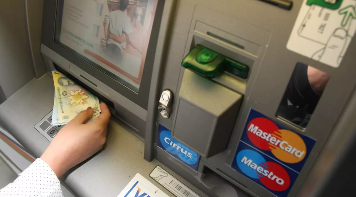 Bancomat tăiat cu flexul în Timişoara. Hoţii au furat 43.000 de lei