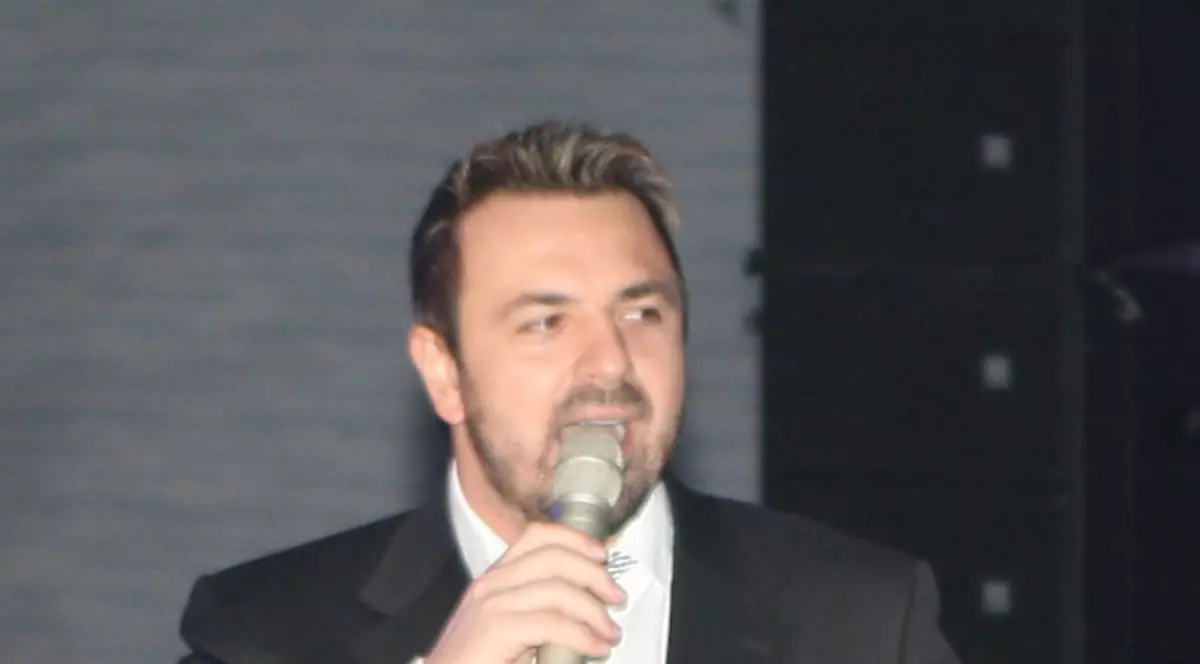 Horia Brenciu îşi serbează ziua de naştere pe scenă 