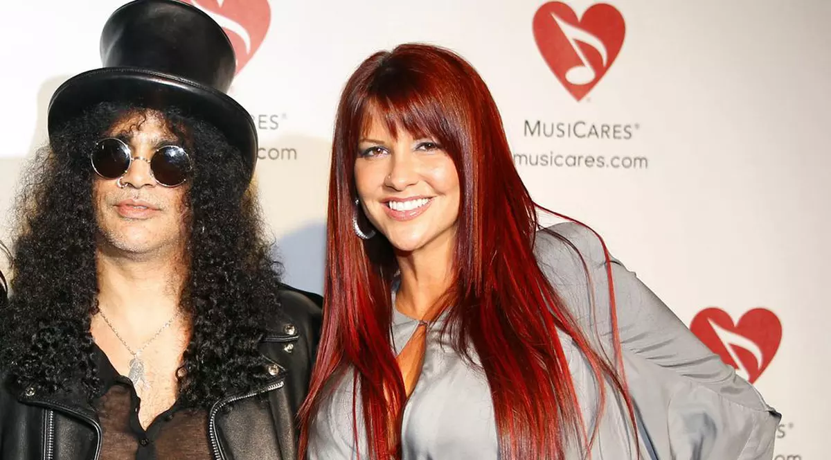 Slash, fostul chitarist al trupei Guns N' Roses, divorţează 